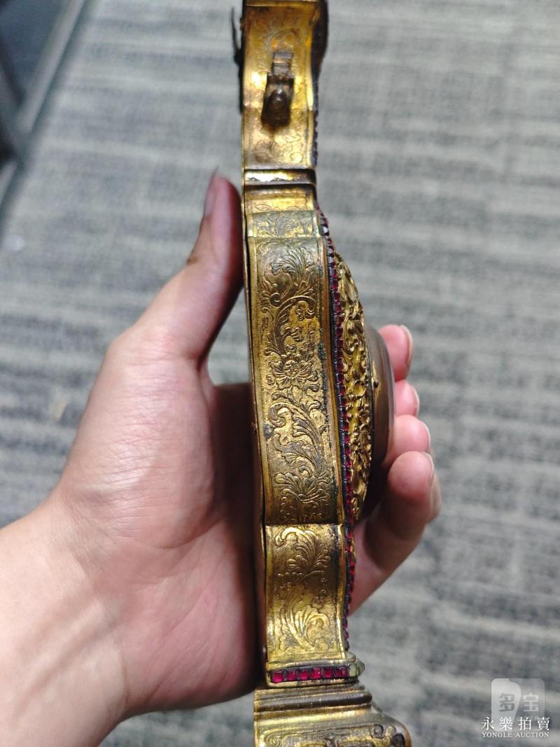 清乾隆 铜鎏金嵌料石三多纹壁瓶钟 - 图12